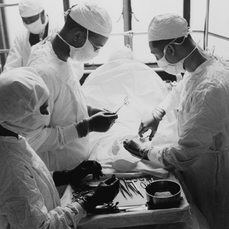 Chirurgiens en opération